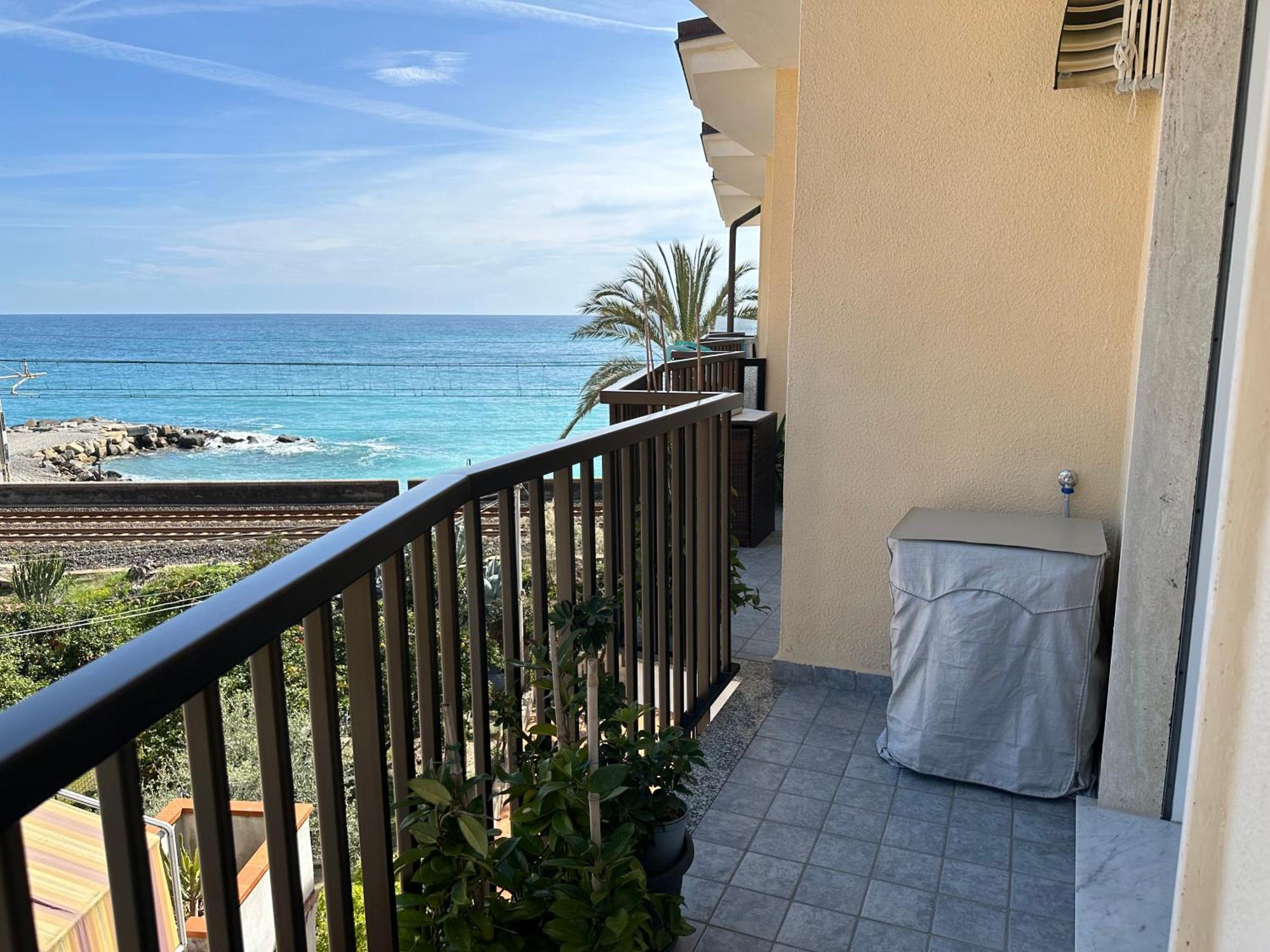 La Gaviota - Bilocale Sul Mare In Arziglia Apartment Bordighera Exterior photo